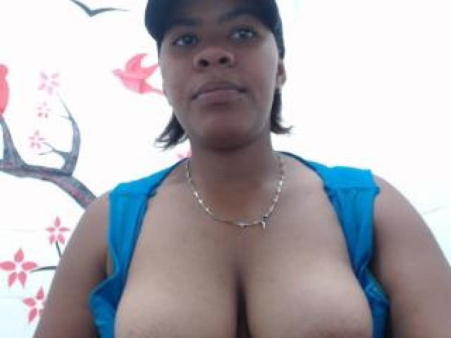 981-ladyboyzara-webcam-model-webcam-latina-pussy-brunette-babe-shemale-cock